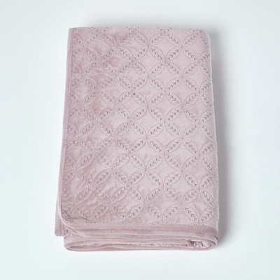Homescapes Luxury Dusky Pink Quilted Velvet Bedspread Geometric Pattern 'Eternity Ring' Throw, 200 x 200 cm