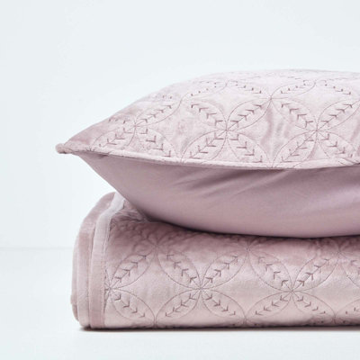 Homescapes Luxury Dusky Pink Quilted Velvet Bedspread Geometric Pattern 'Eternity Ring' Throw, 200 x 200 cm