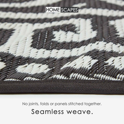 Homescapes Luxury Enid Aztec Black & White Round Reversible Waterproof Outdoor Rug, 180 cm