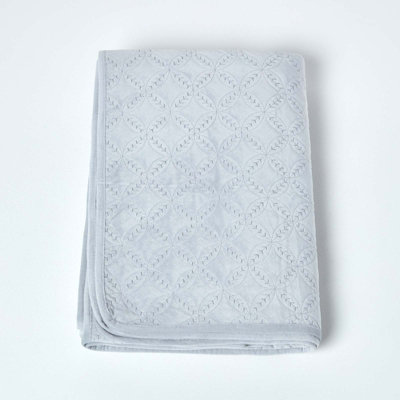 Homescapes Luxury Grey Quilted Velvet Bedspread Geometric Pattern 'Eternity Ring' Throw, 200 x 200 cm
