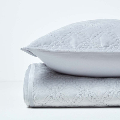 Homescapes Luxury Grey Quilted Velvet Bedspread Geometric Pattern 'Eternity Ring' Throw, 200 x 200 cm