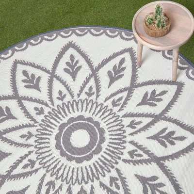 Homescapes Luxury Henna Pattern White & Grey Round Reversible Waterproof Outdoor Rug, 180 cm