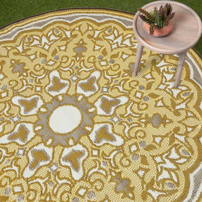 Homescapes Luxury Rae Yellow Round Reversible Waterproof Luxury Outdoor Rug, 180 cm
