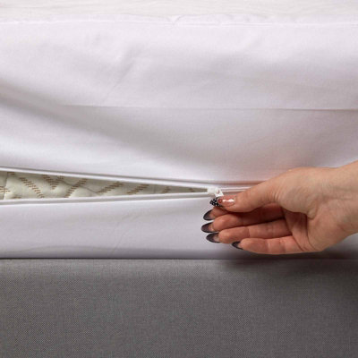Homescapes Luxury Zipped Mattress Encasement 30 cm Waterproof