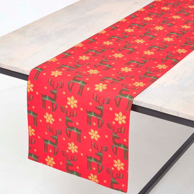 Homescapes Red Reindeer Christmas Table Runner 35 x 250 cm