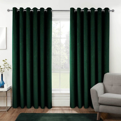 Homescapes Thermal 100% Blackout Green Velvet Curtains, 168 x 137 cm ...