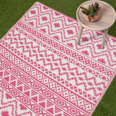 Homescapes Tia Aztec Pink & White Outdoor Rug, 120 x 180 cm