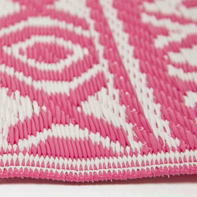 Homescapes Tia Aztec Pink & White Outdoor Rug, 120 x 180 cm