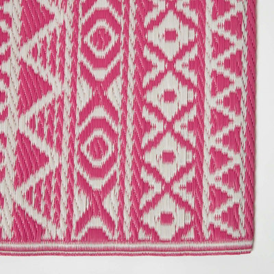 Homescapes Tia Aztec Pink & White Outdoor Rug, 180 x 270 cm