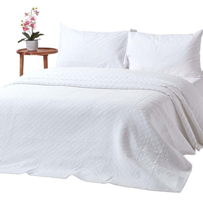Homescapes White Cotton Contemporary Diamond Pattern Metelassé Bedspread, Single