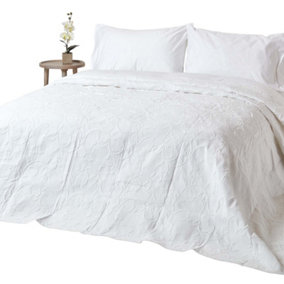 Homescapes White Cotton Rich Floral Metelassé Pattern Bedspread, Double