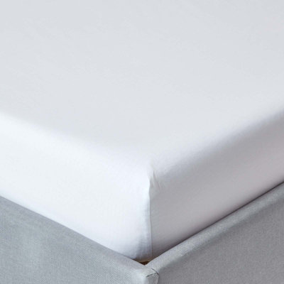 Homescapes White Egyptian Cotton Fitted Sheet 200 TC, Double DIY at B&Q