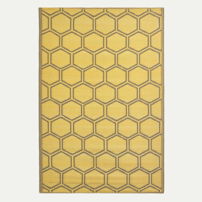 Homescapes Yellow Outdoor Rug with Honeycomb Pattern, 182 x 122 cm