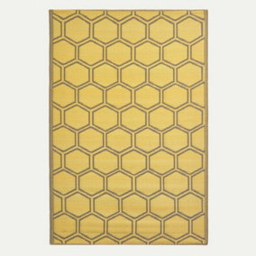 Homescapes Yellow Outdoor Rug with Honeycomb Pattern, 182 x 122 cm