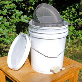 Honey Settling Tank 20 Litre with Double Strainers