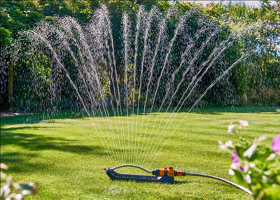 Hozelock 250m2 Garden Sprinkler 18 Adjustable Jets Area Flow Control 100-100-252