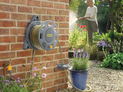 VonHaus Hose Reel, 30m Wall Mounted Hose Reel for Garden, Retractable Hose  Reel Auto Rewind, Includes Wall Fixings, 180 Pivot