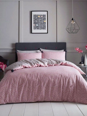 Huxley Dots Pom Pom King Duvet Cover Set Blush DIY at B&Q