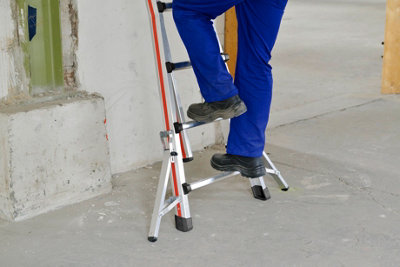 Hymer Red Line Telescopic Combination Ladder with Deployable Stabiliser Legs - 4x5 Rung (5.14m)
