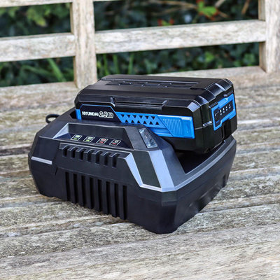 Hyundai 40v Lithium-ion Battery Hedge Trimmer With Battery and