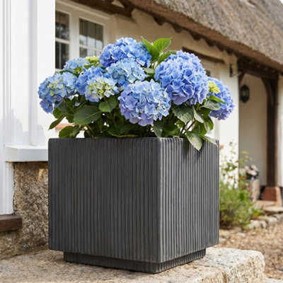 IDEALIST™ 30cm Planter, Ribbed Black Reinforced Stone Square Flower Box, Outdoor Plant Pot, Garden Planter