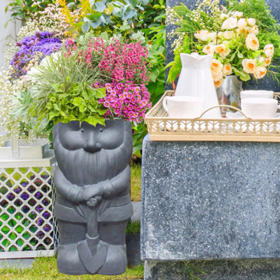 IDEALIST™ 39cm Funny Garden Gnome Planter, Gnome with a Shovel, Outdoor Plant Pot L23 W21 H39 cm, 7L