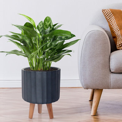 IDEALIST™ (Dia) 24cm Black Reinforced Stone Flower Pot, Fluted Cylinder Planter on Wooden Legs, Indoor Plant Pot D24 H32 cm