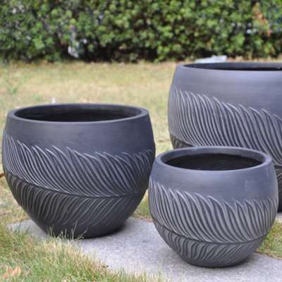 IDEALIST™ (Inner Top Dia) 21cm Small Round Plant Pot, Leaf Embossed Black Reinforced Stone Planter, Outdoor Plant Pot, W28 H22 cm
