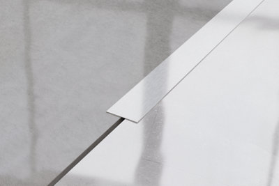 ILCOM decorative profile I 28mm x 2700mm x 0.65mm Silver Brushed Stainless Steel