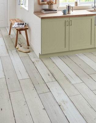 Impero Verona - Havana Oak 8mm Laminate Flooring. 2.13m² Pack Price Comparisons | Compare The Build