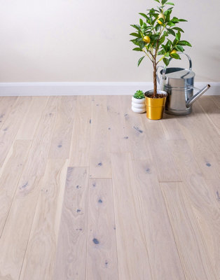 Impero Whitewashed Oak Brushed & Lacquered Engineered Wood Flooring. 2.43m² Pack