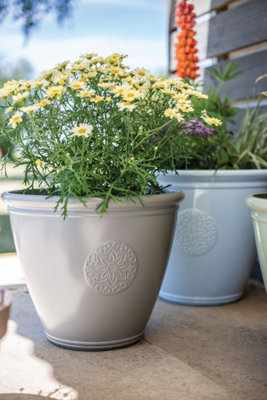 Indoor or Outdoor Lightweight Recycled Plastic Garden40cm Small Eden Emblem Plant Pot - Plastic - L40 x W40 x H30 cm - Grey