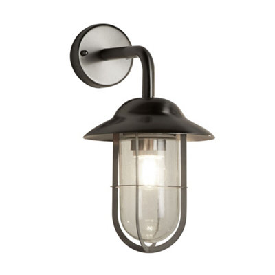 Industrial outdoor outlet light with sensor