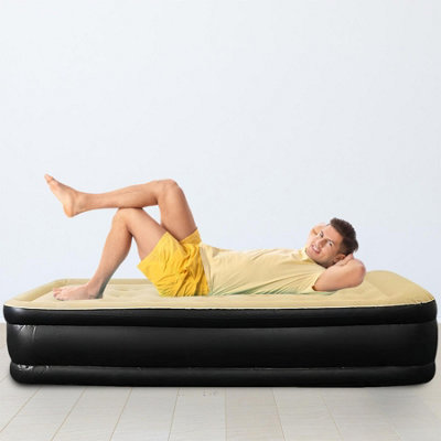 Raised double clearance airbed