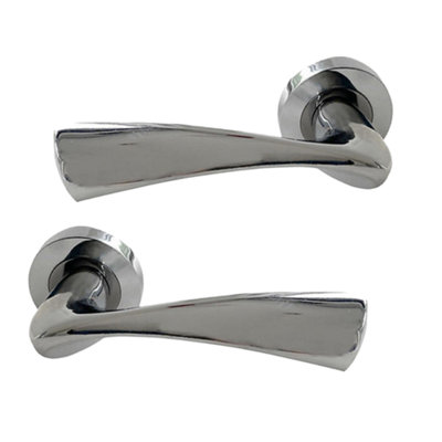 Intelligent Hardware - Internal Door Handle - Pair - Lever on Round Rose - Truro - Polished Chrome