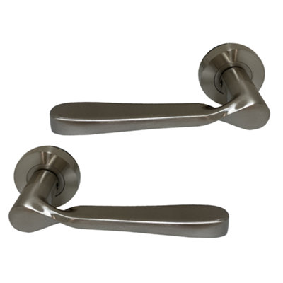 Intelligent Hardware - Internal Door Handle - Pair - Premium Lever on Round Rose - Calla - Satin Chrome