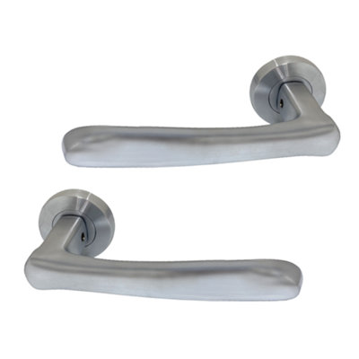 Intelligent Hardware - Internal Door Handle - Pair - Premium Lever on Round Rose - Fern - Satin Chrome