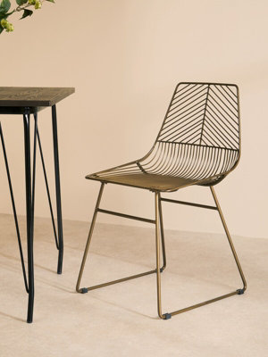 Interioirs by Premier Comfortable Small Bronze Metal Wire Chair, Metal Chair for Kitchen, Outdoor Tapered Metal Chair for Patio