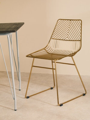 Interioirs by Premier Comfortable Small Gold Metal Wire Chair, Sturdy Metal Chair for Kitchen, Outdoor Tapered Chair for Patio