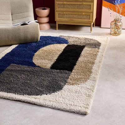 Interior shaggy rug with a geometric pattern - sweeek