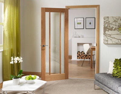 Internal Worcester Oak Clear Glass Pre-Finished Door 1981 x 610 x 35mm (24")