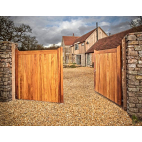 Iroko Highampton Gates Pair - 4.2m Total Width x 1.5m High