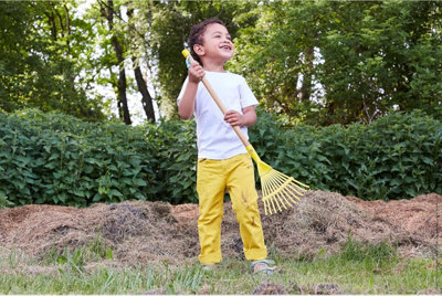 Janod Happy Garden Childrends Leaf Rake with Wooden Handle 3 Years