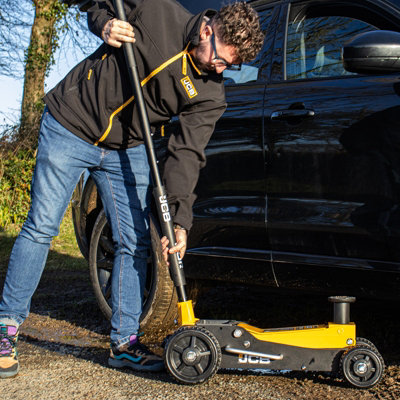 JCB 2.5 Tonne Off-Road SUV Double-Pump Aluminium Trolley Jack JCB