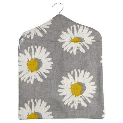 Jolee Fabrics Grey Daisy Capri Waterproof Cotton Backed Oil Cloth Peg ...