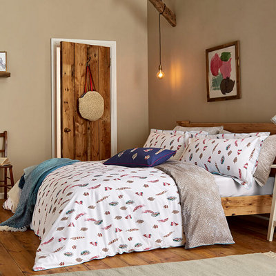 Joules Feathers Double Duvet Set Chalk DIY at B&Q