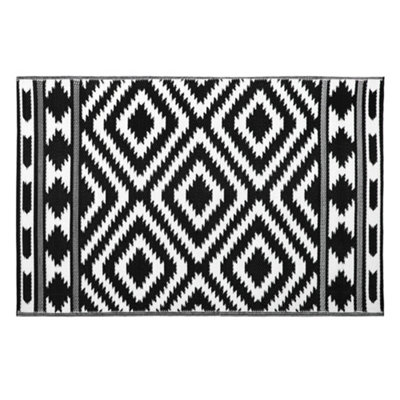 JVL Lightweight Reversible Plastic Woven Outdoor Rug, 133x190cm, Aztec