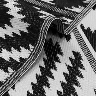 JVL Lightweight Reversible Plastic Woven Outdoor Rug, 133x190cm, Aztec