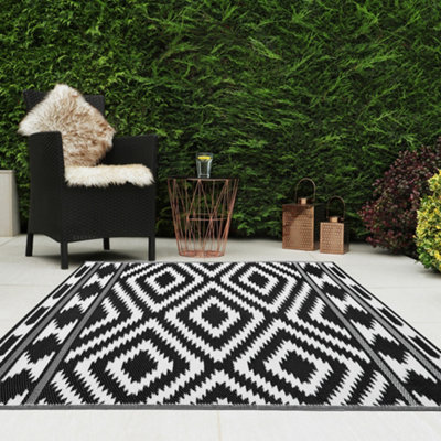 JVL Lightweight Reversible Plastic Woven Outdoor Rug, 133x190cm, Aztec