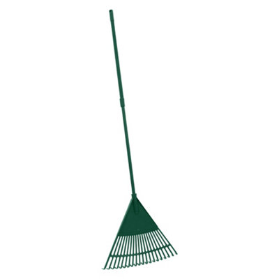 JVL Outdoor Garden Lawn Leaf Rake with Telescopic Handle, Green